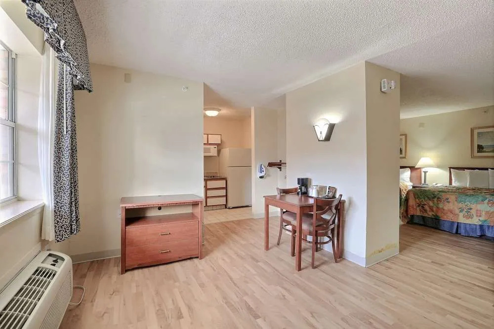 Plano Inn & Suites