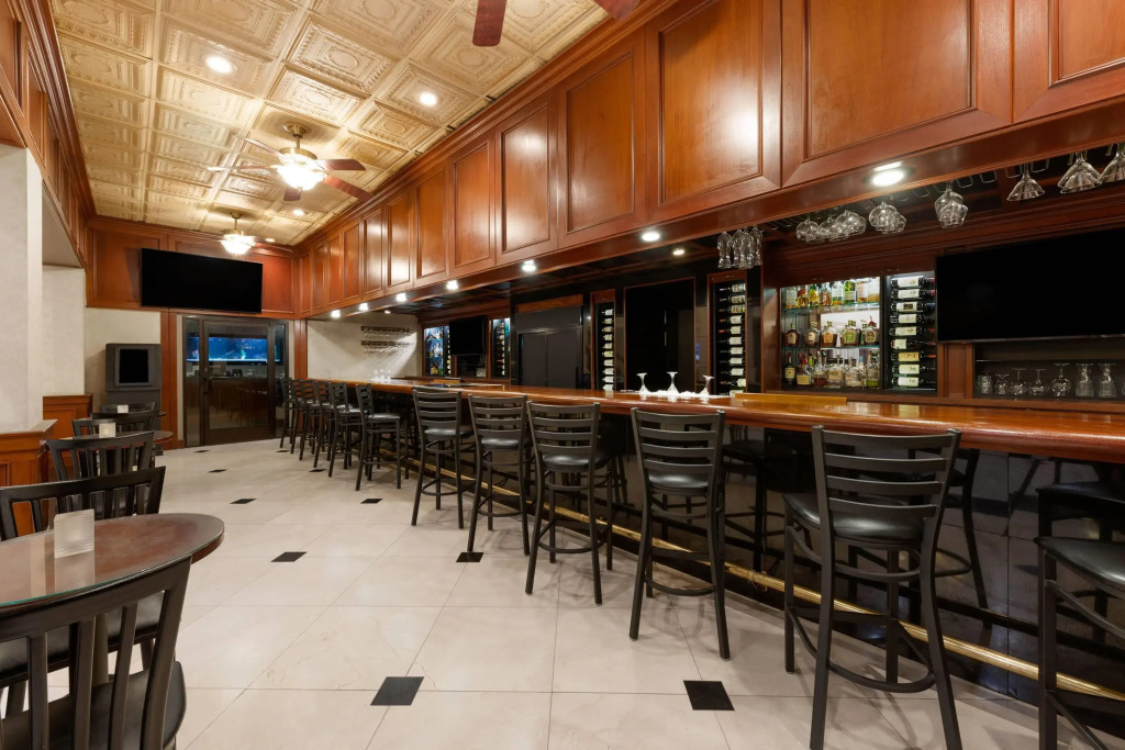 Wyndham Riverfront Hotel