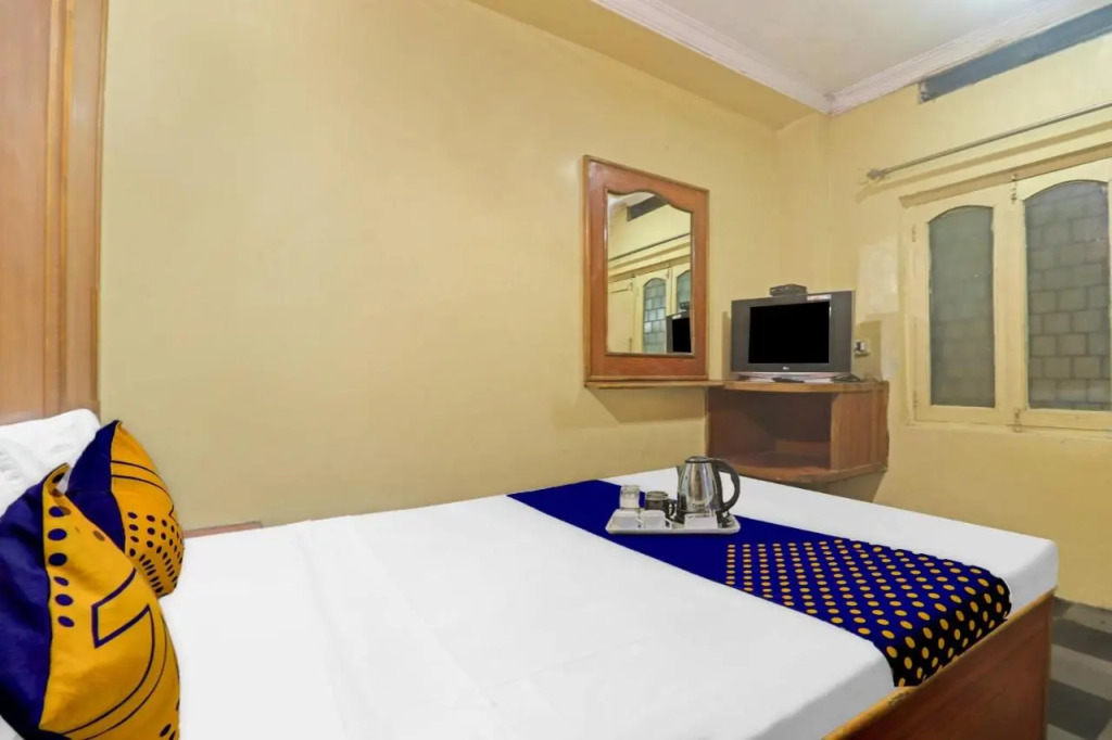 Spot On 91284 Ambica Lodge
