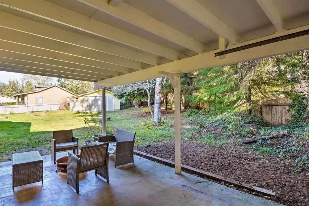 Coastal Retreat Near Redwoods & 2 Miles to Beach!