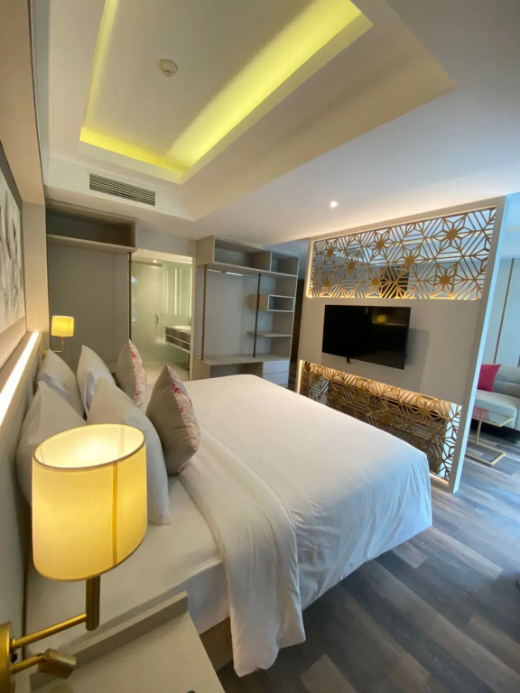 Arshika Bali Sunset Road
