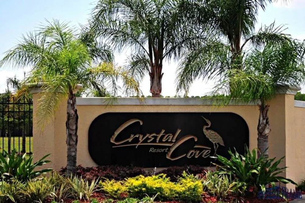 4CCS47RR23 4BR Vacation Home Near Disney by RedAwning