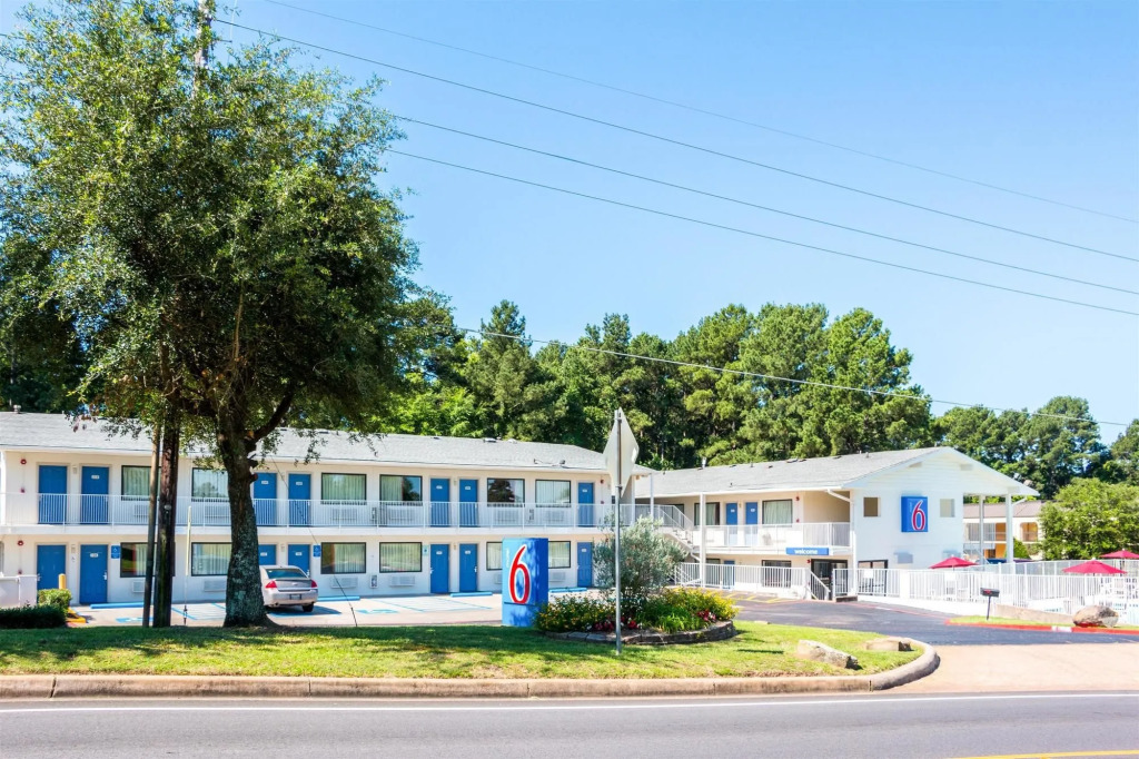 Motel 6-Longview, TX