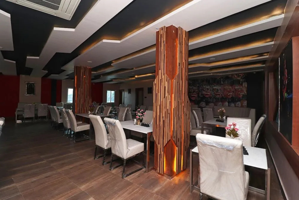 OYO 28645 Nirmalya Plaza