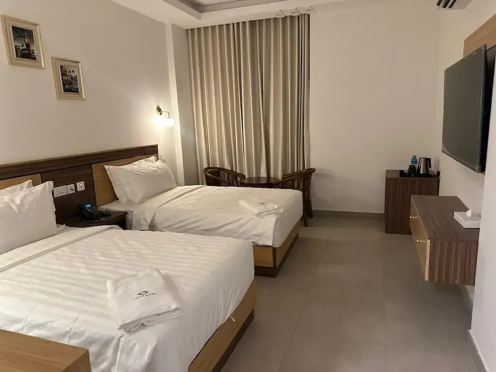 4 Guys Hotels