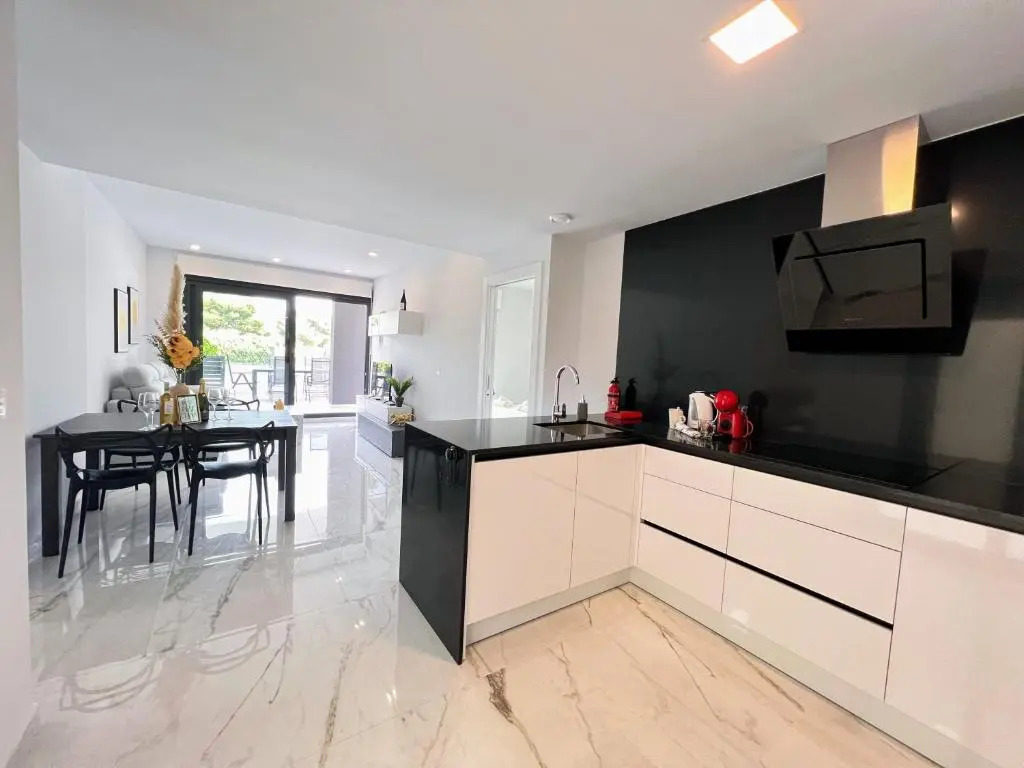 Modern Two Bedroom Ground Floor Apartment Duly7