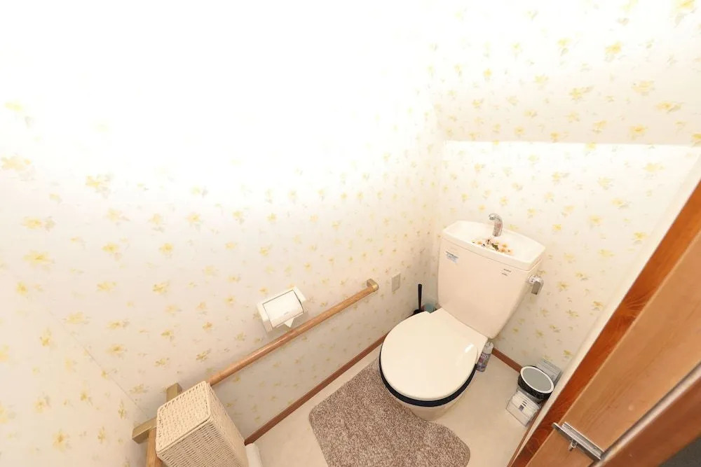 Namba East House01