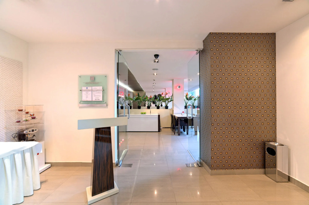 Hotel Cubix