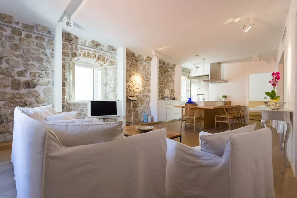 Hedera Estate, Hedera A6 - Breakfast Included
