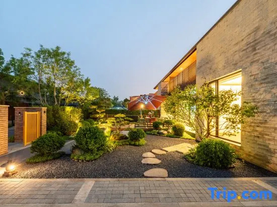 Lanjing Private Hot Spring Resort Villa with Double Pools, Jinshitan, Dalian
