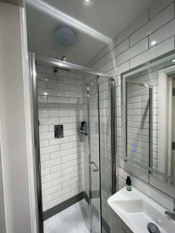 Stunning 3BD Maisonette W/balcony - Old Street!