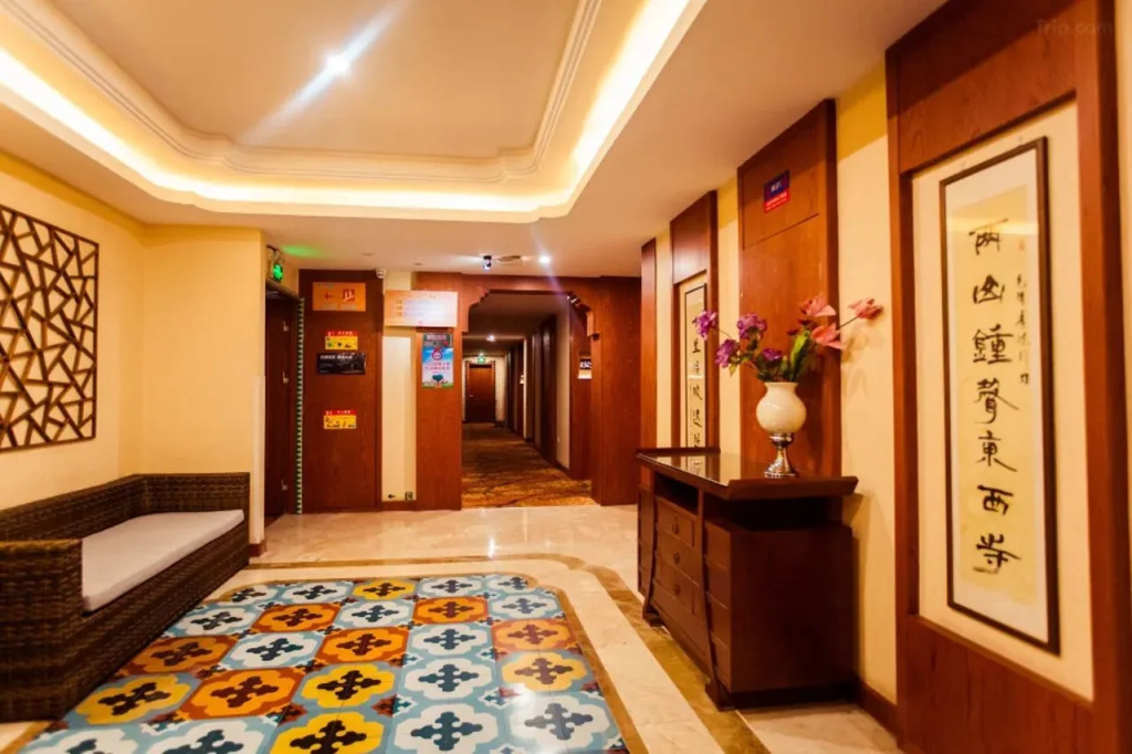 Wuyue Qianmen Hotel