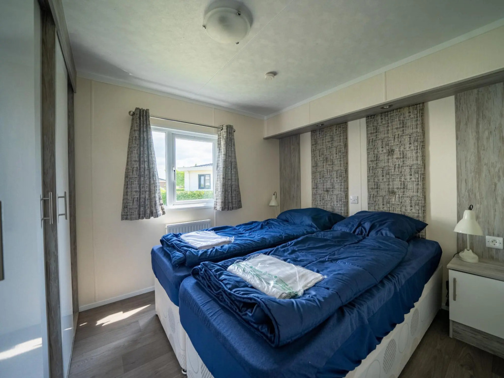 Well-maintained chalet with microwave, on a holiday park close to the Biesbosch