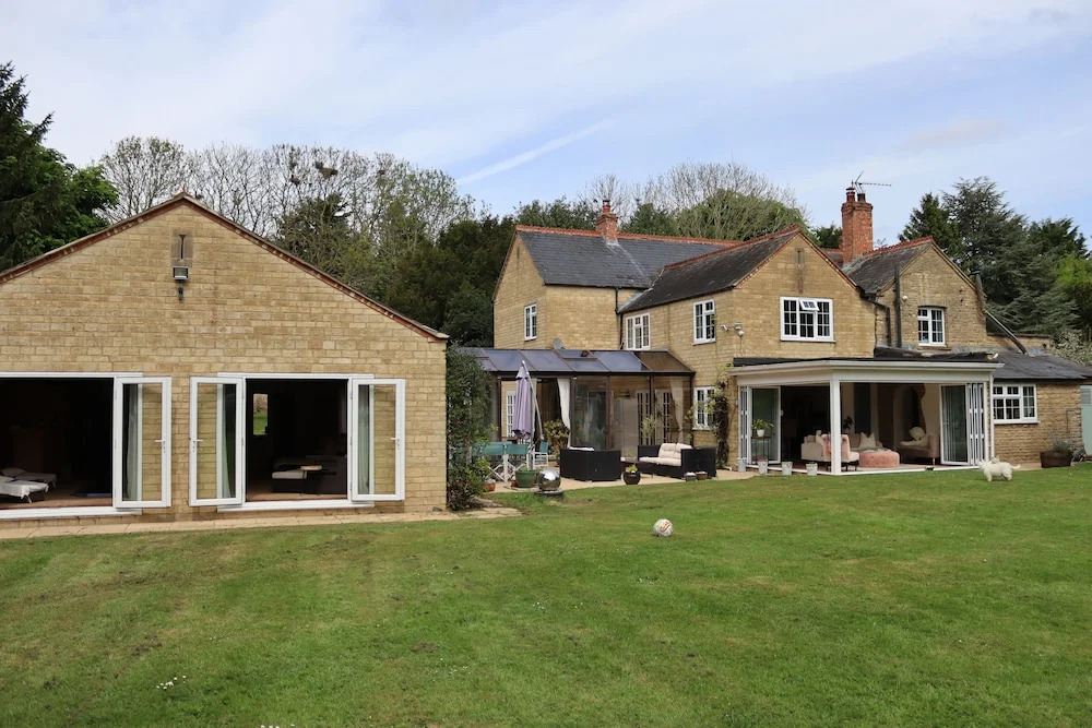Bozeat House - Country Retreat