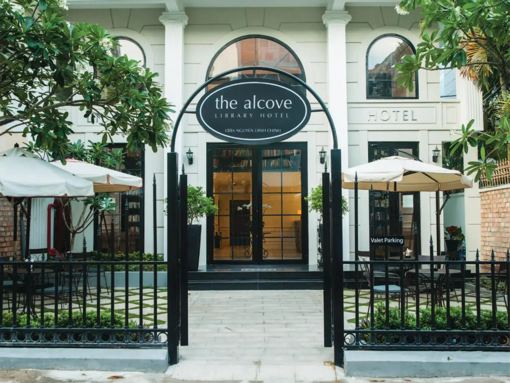 The Alcove Library Hotel