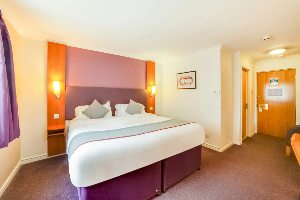 OYO Lakeside Haydock Hotel, St Helens, A580 East Lancs, Garswood Old Road