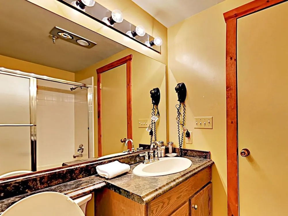 Lowell Unit #221 - Studio Br Condo