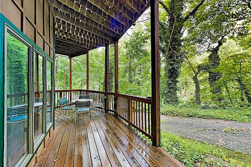 Mountain Echoes : Hot Tub & Home Theater! 2 Bedroom Cabin