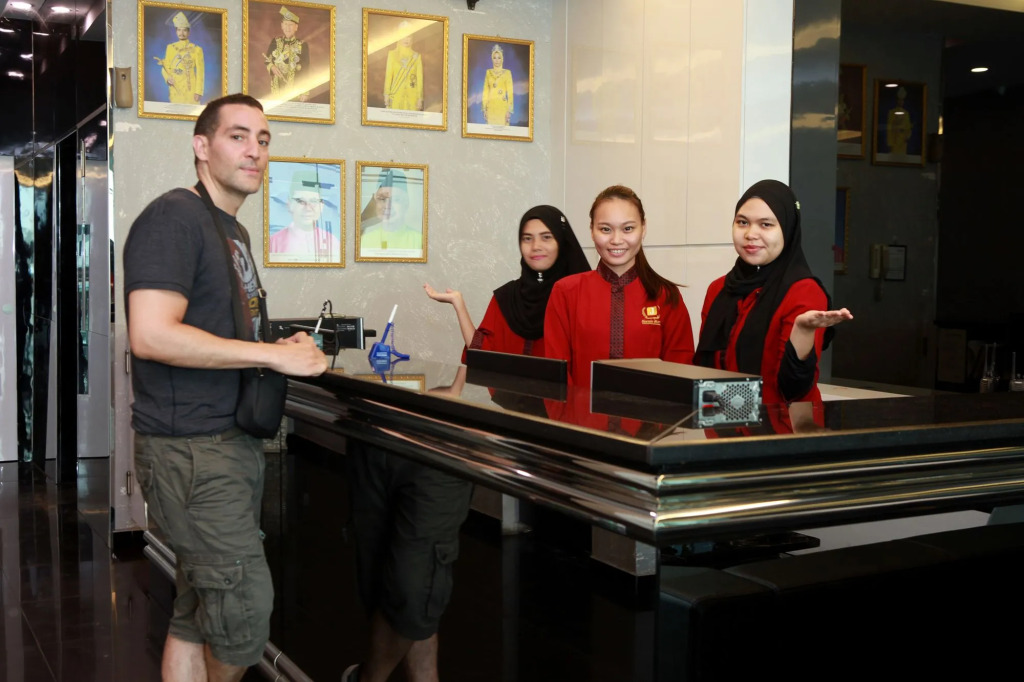 J Suites Hotel