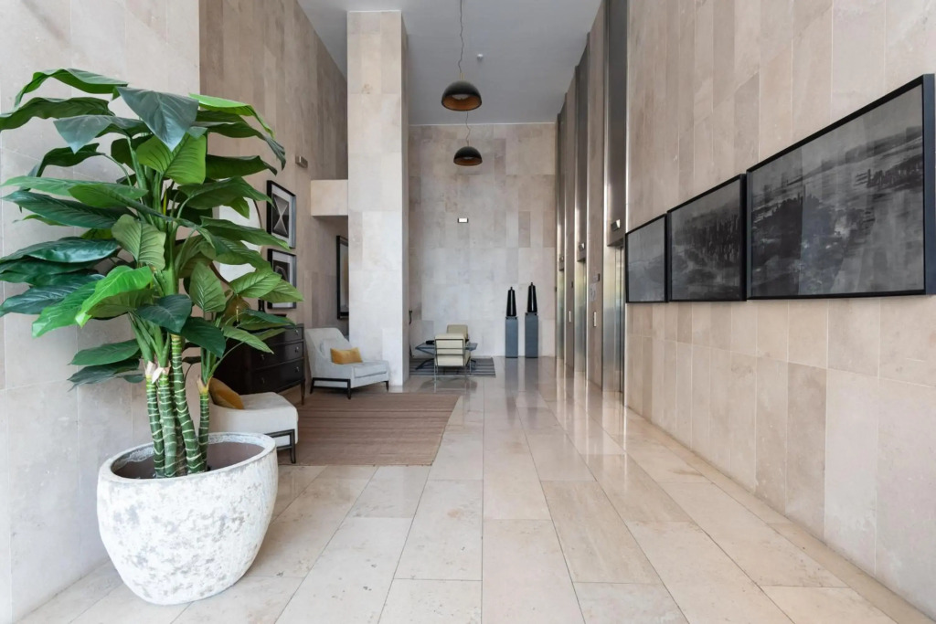 Uptown Wood - 1BR Parking Wifi Mall Pool