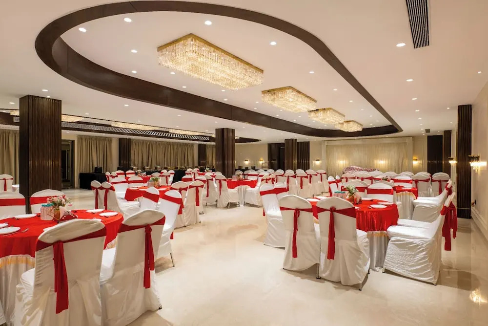 Hotel Kingsway Continental , Raipur