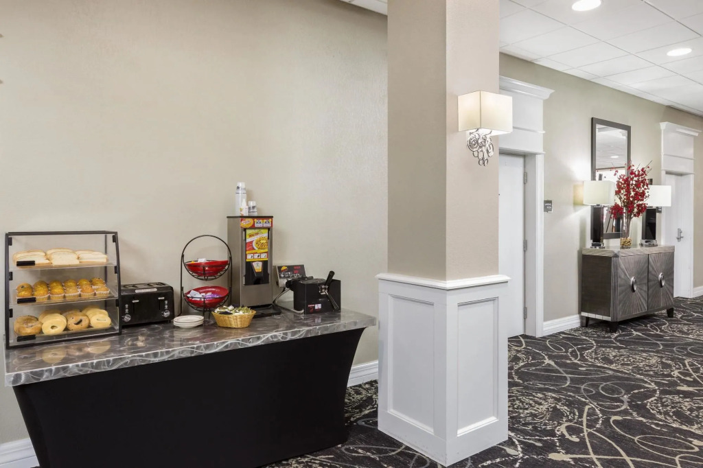 Clarion Inn Des Moines Airport