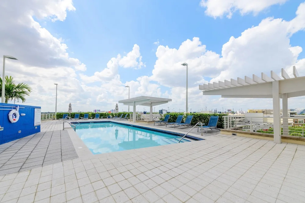 Miami World Rental - Midtown 1106