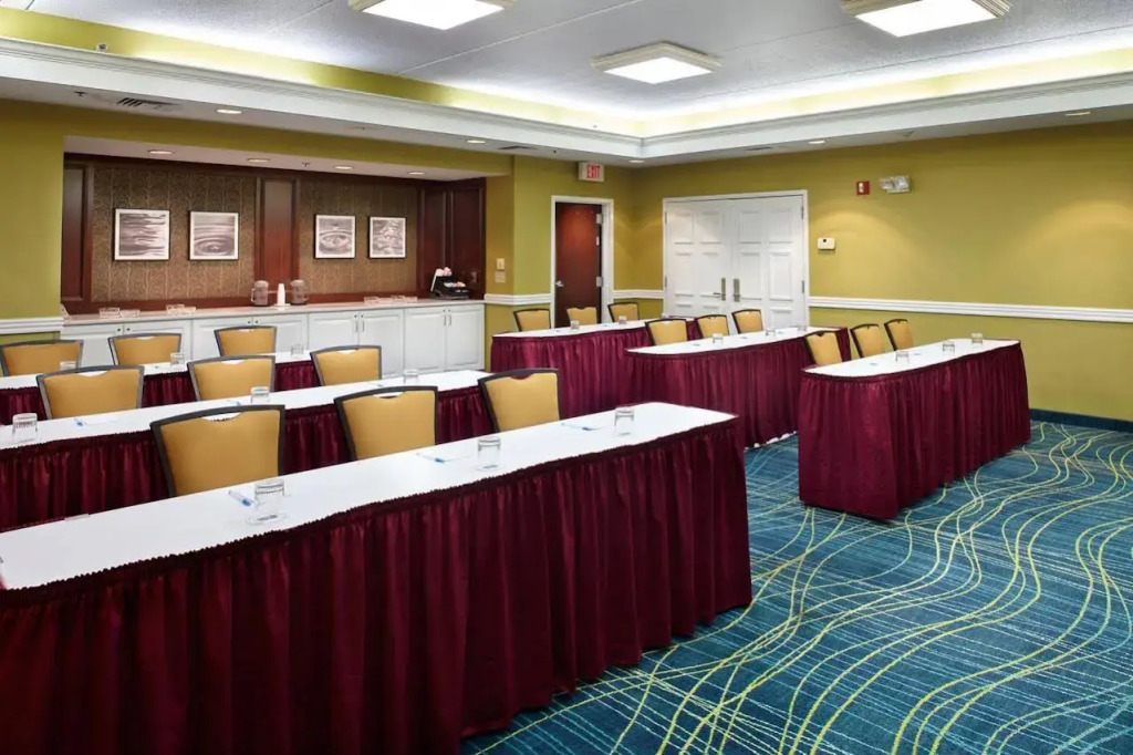 Staybridge Suites Pittsburgh Airport by IHG