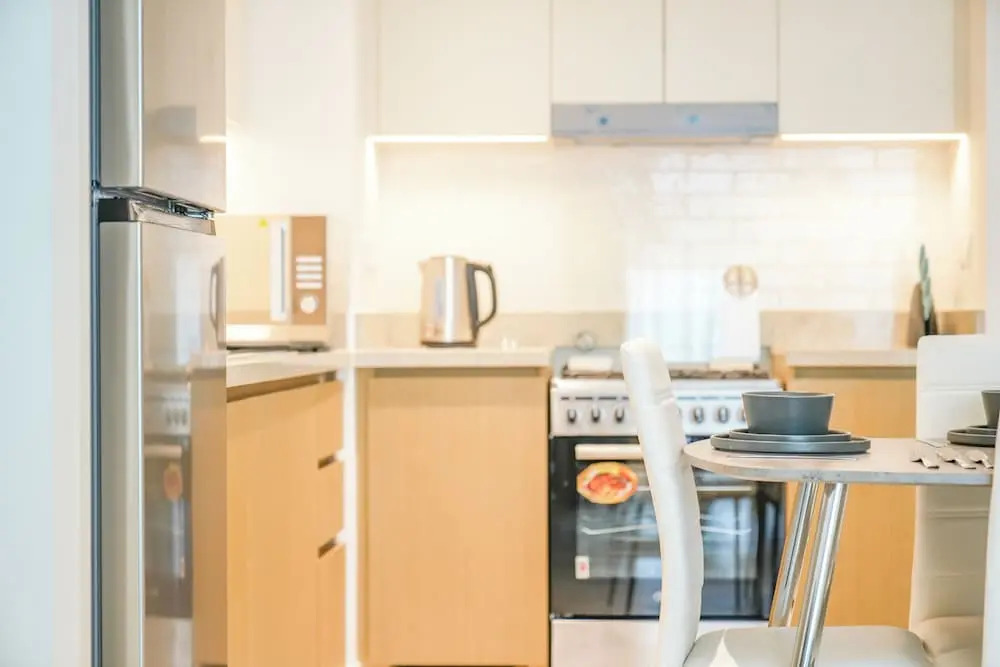 Yogi - Elegant Apartment With Balcony Amidst Vibrant Area