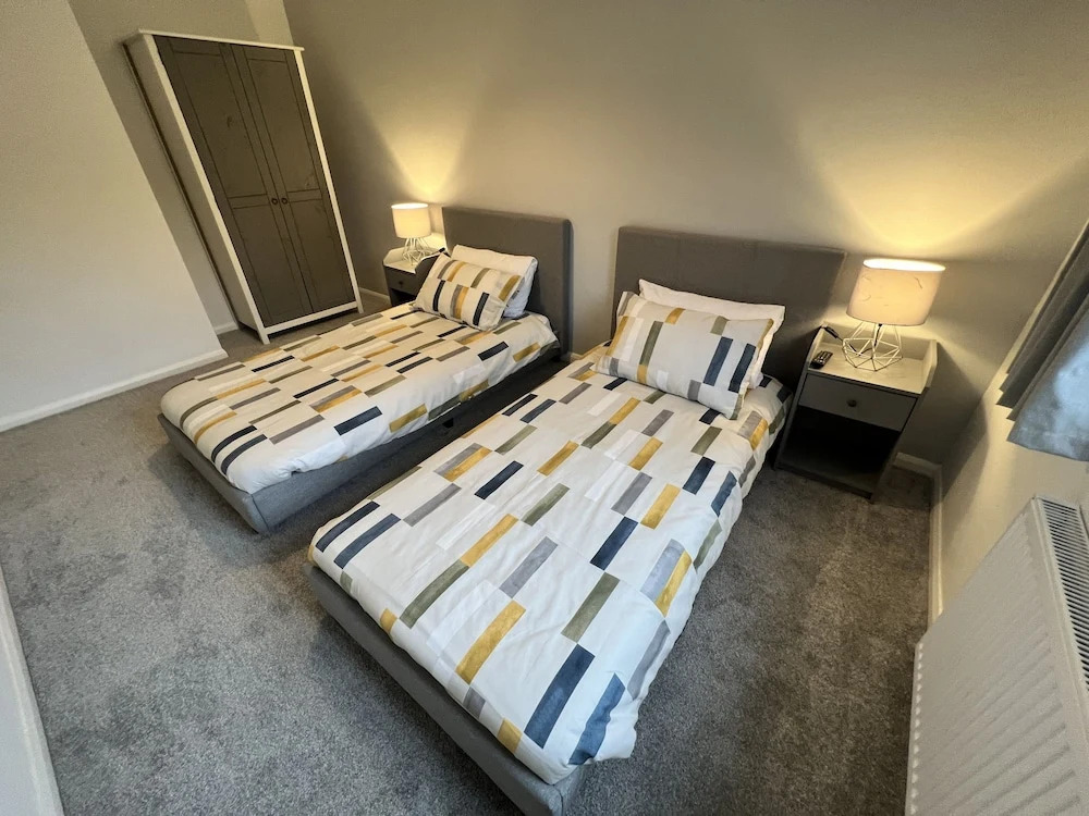 vERY comfy town house