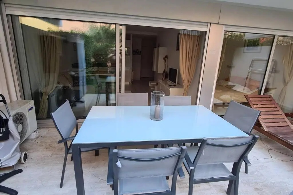 Le Lodge, T2 classé 3 étoiles avec jardin, parking, piscine & mer à 2 pas