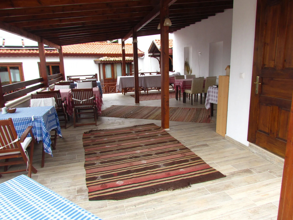 Amazon Petite Palace