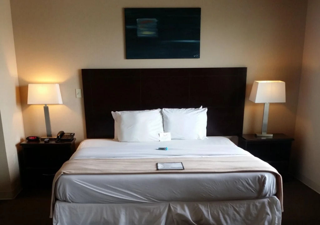 Ambassador Inn & Suites