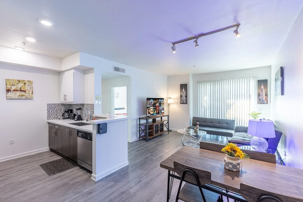 2br Furnished Apartment On Gordon St Hollywood 2 Bedroom Apts by RedAwning