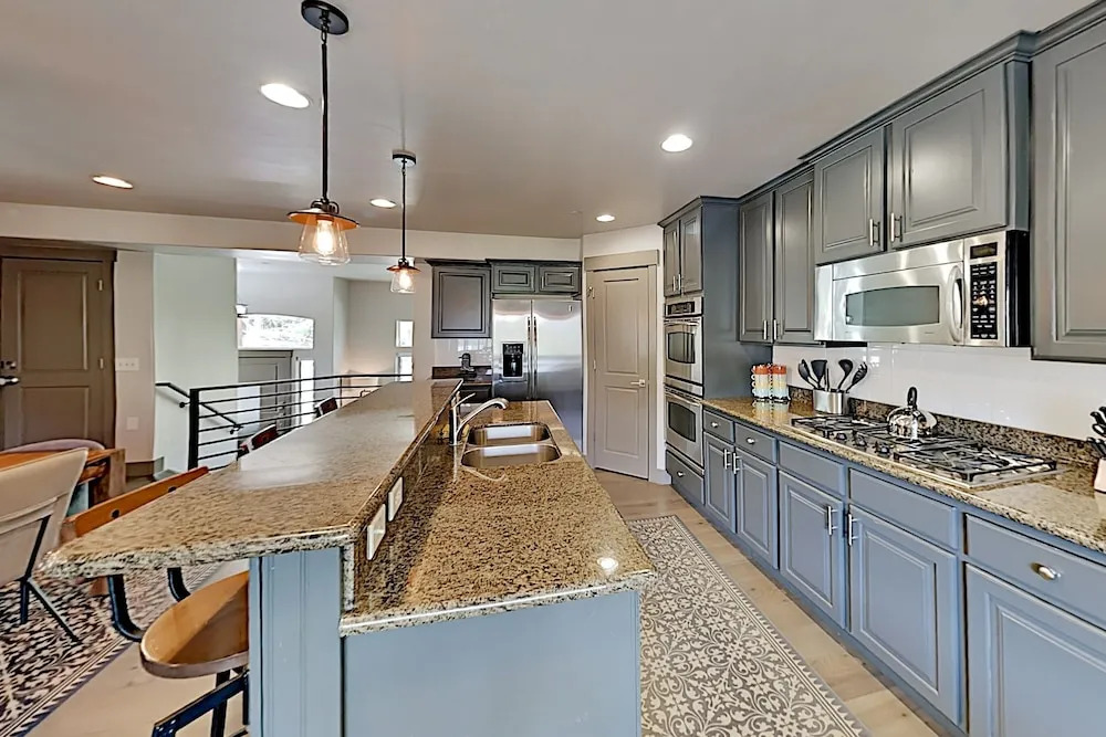 Park City Mountain Basecamp W/ Pool & Hot Tub 4 Bedroom Townhouse