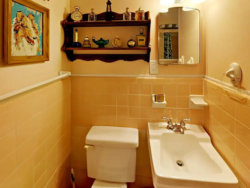 3BR 2BA Brentwood Home by RedAwning