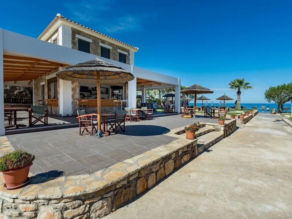 Sea View Suites & Holiday Homes - Plaka Beach Resort