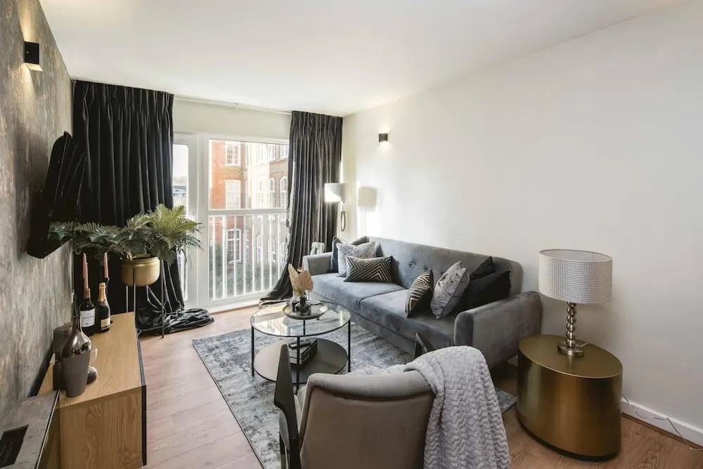 Luxe Living in a 2-bedroom Canary Wharf Haven