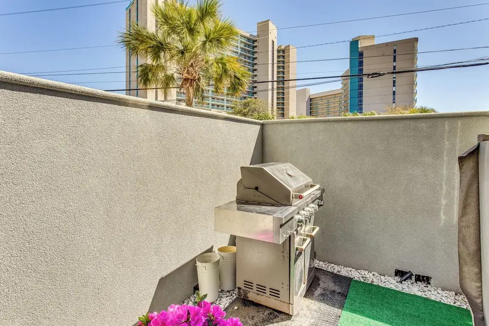 Walk to Ocean: Myrtle Beach House w/ Hot Tub