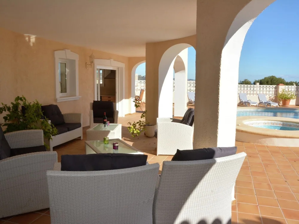 Stunning Detached Villa With Private Pool and Clear View Over Calpe