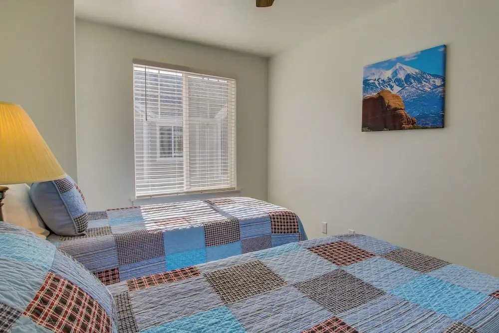 2 Mi to Zootah: Providence Townhome w/ Fireplaces