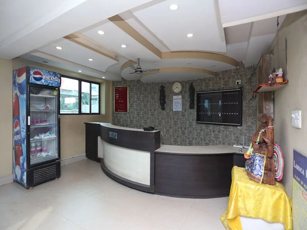 OYO 28314 Hotel Larica