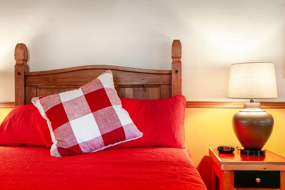 Casita Del Sol Charming Private Studio Studio Bedroom Cabin by RedAwning