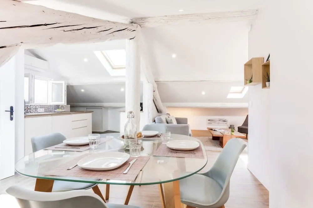Wonderful 2 Bedrooms, Place de la Comédie