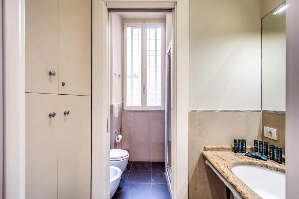 Holiday Apartment Bernini Near The Trevi Fountain - 4 Bedroom