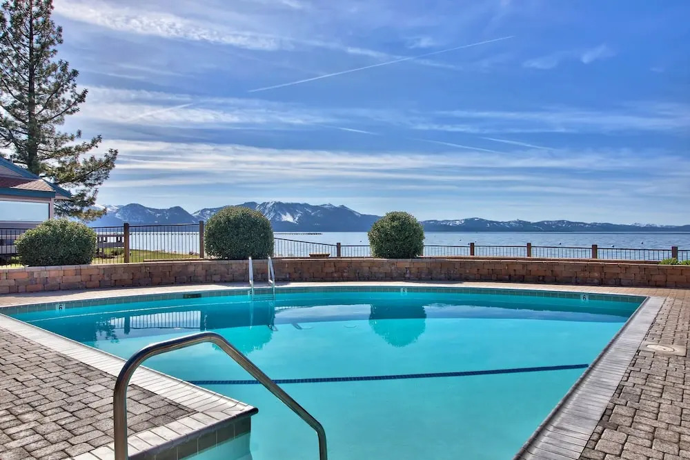 207 Lakeland - 1 Br Condo