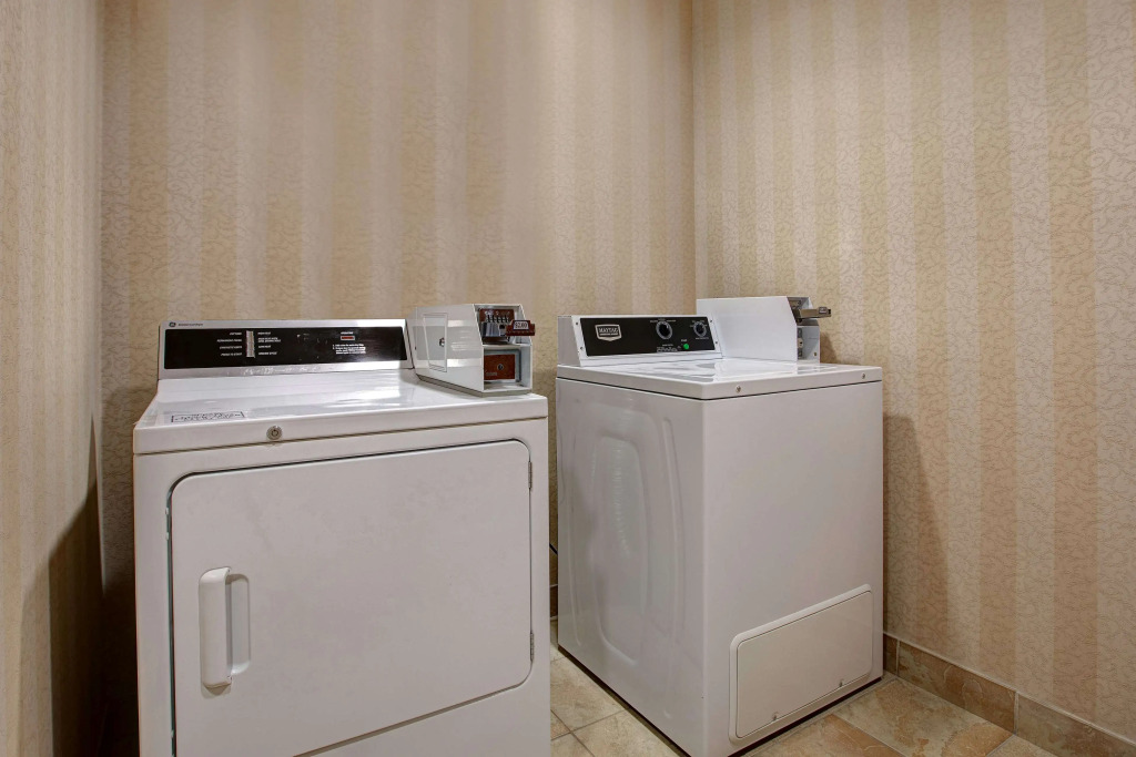 Days Inn & Suites by Wyndham Collingwood