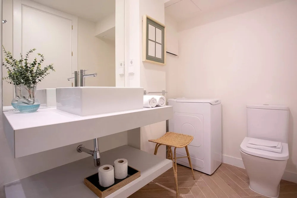 Bright Apartment in Seville Plaza Santa Cruz