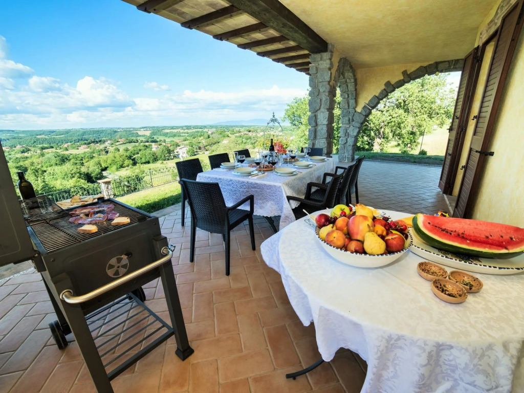 Peaceful Villa in Montefiascone with Bubble Bath