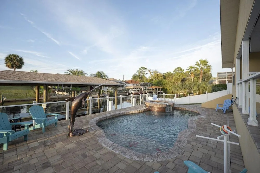 Dolphin Cove